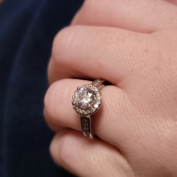 Halo Ring - Picture 11 of 11